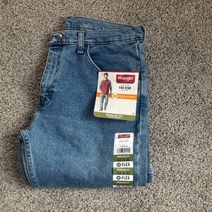 Wrangler Men's Regular Fit Jeans 32x30 NWT